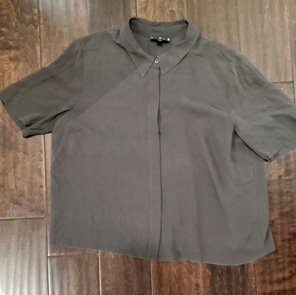 Cute Grey Cropped Button Up ✨ - Picture 1 of 5